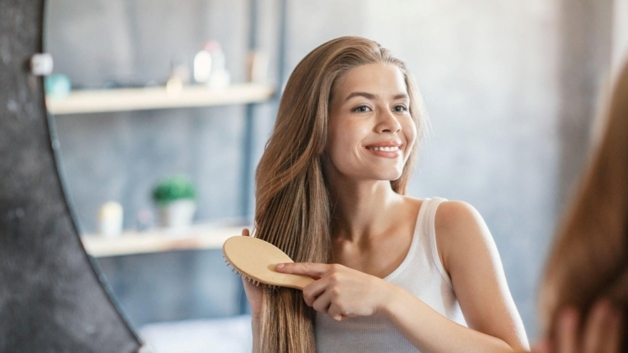 Ngỡ ngàng trước loạt lợi ích sức khỏe đáng kinh ngạc từ việc chải đầu mỗi ngày