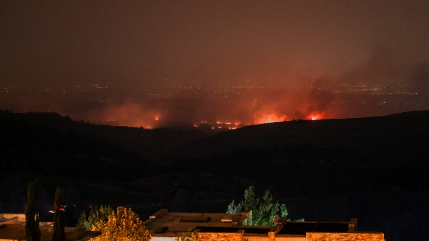 Cháy rừng dữ dội tại Israel, nhiều nước cử máy bay cứu hỏa tới hỗ trợ