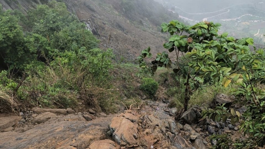 Nỗ lực tìm kiếm 2 mẹ con nghi mất tích do lũ cuốn ở Sơn La