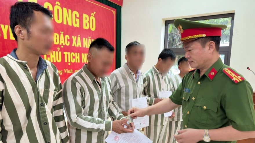 Nóng 24h: Nhiều trại giam đồng loạt công bố quyết định đặc xá cho phạm nhân dịp 30/4