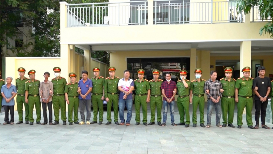 Khởi tố 53 đối tượng trong đường dây buôn lậu xăng dầu