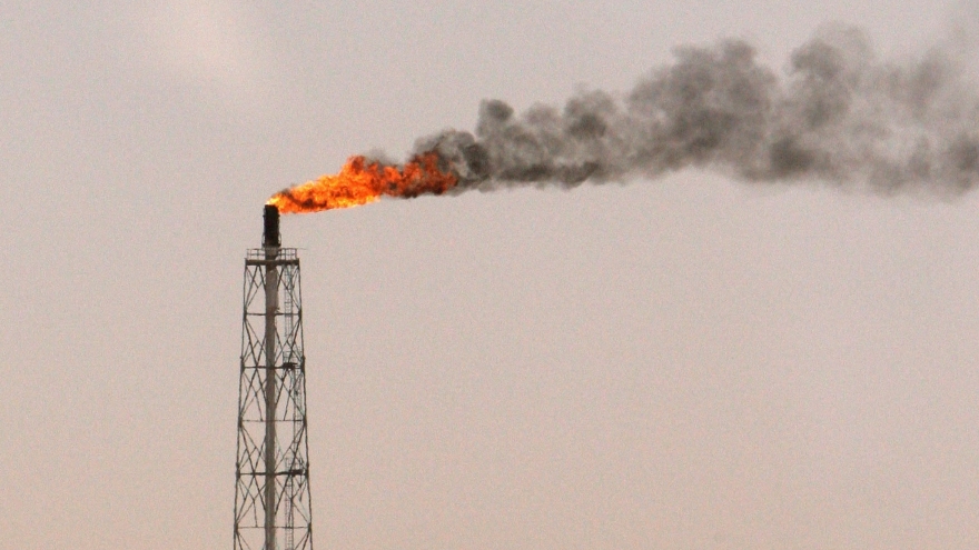 Hai nhà sản xuất dầu hàng đầu vùng Vịnh công bố phát hiện mỏ dầu mới