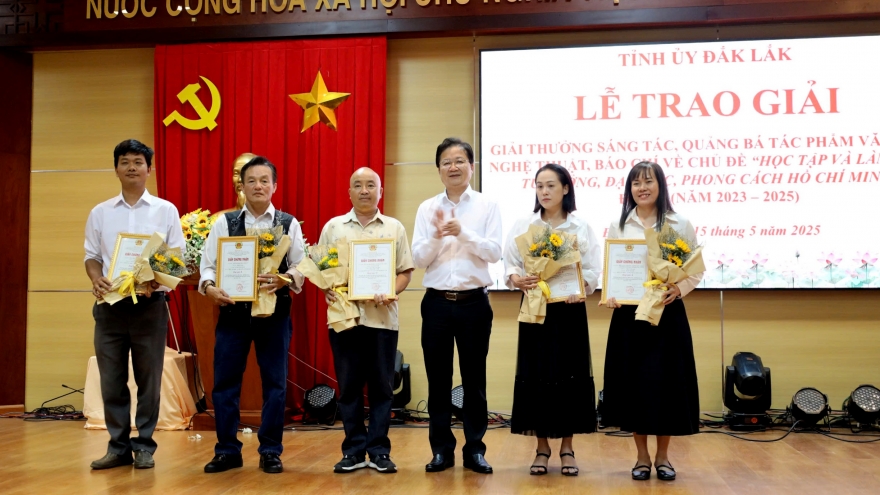 32 tác phẩm được trao giải “học tập và làm theo lời Bác” tại Đắk Lắk