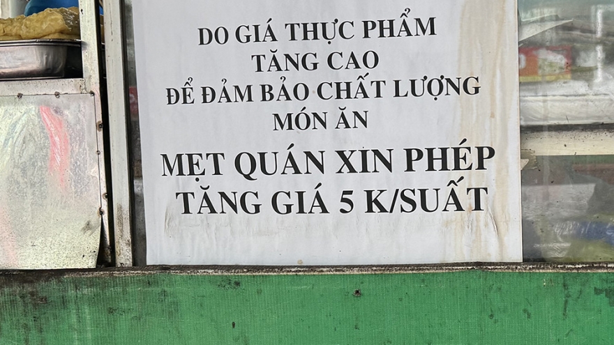 Quán bún, phở ở Hà Nội đồng loạt tăng giá 5.000 đồng/bát