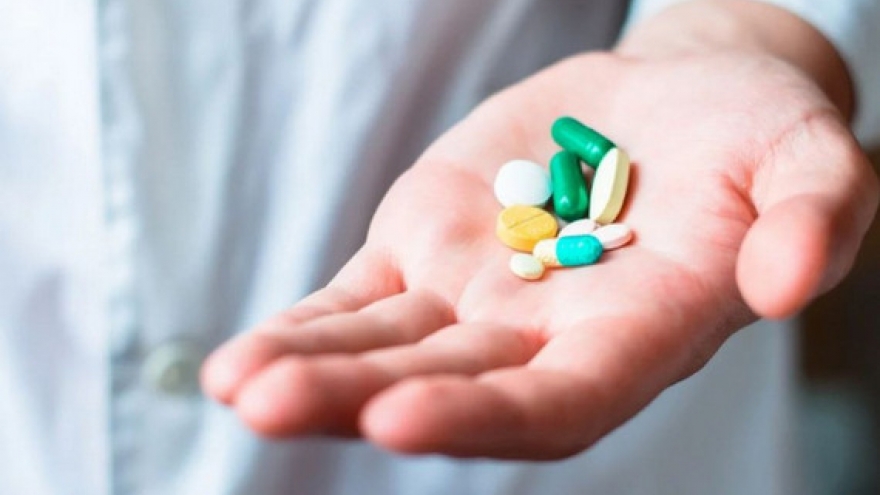 Khi mắc COVID-19, người dân nên và không nên dùng loại thuốc nào?