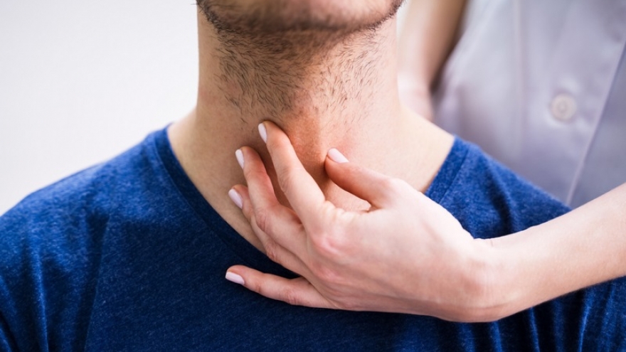 Nam giới sau khi phẫu thuật cắt bỏ tuyến giáp có thể có con được không?