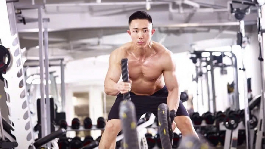 Bác sỹ khuyên phụ nữ mệt mỏi nên ngắm đàn ông cơ bắp thường xuyên