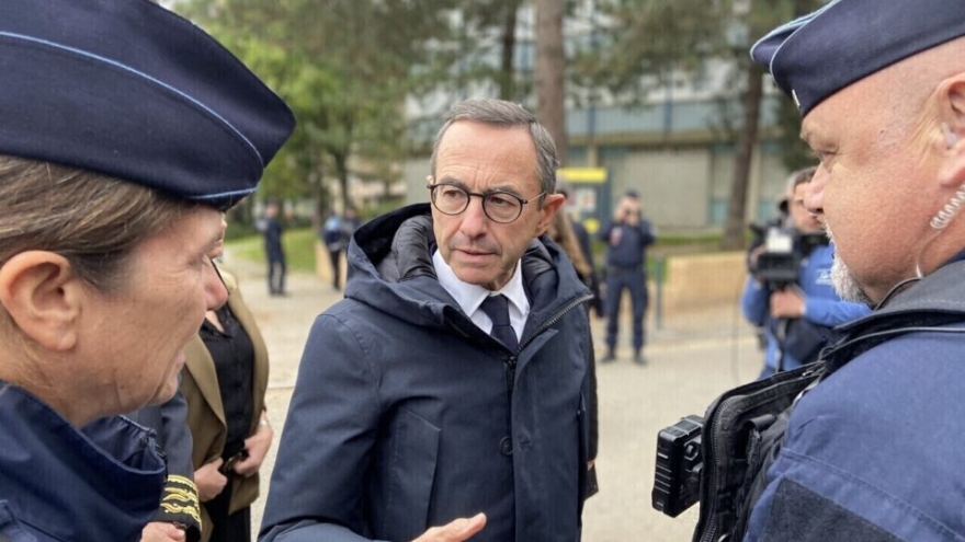 Pháp siết chặt các quy định về nhập quốc tịch