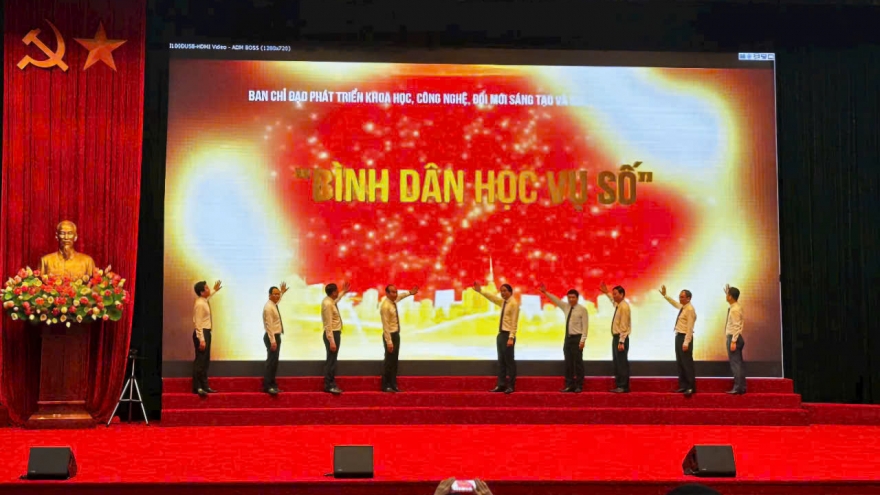 Lào Cai quyết tâm phổ cập kĩ năng số qua phong trào “Bình dân học vụ số”