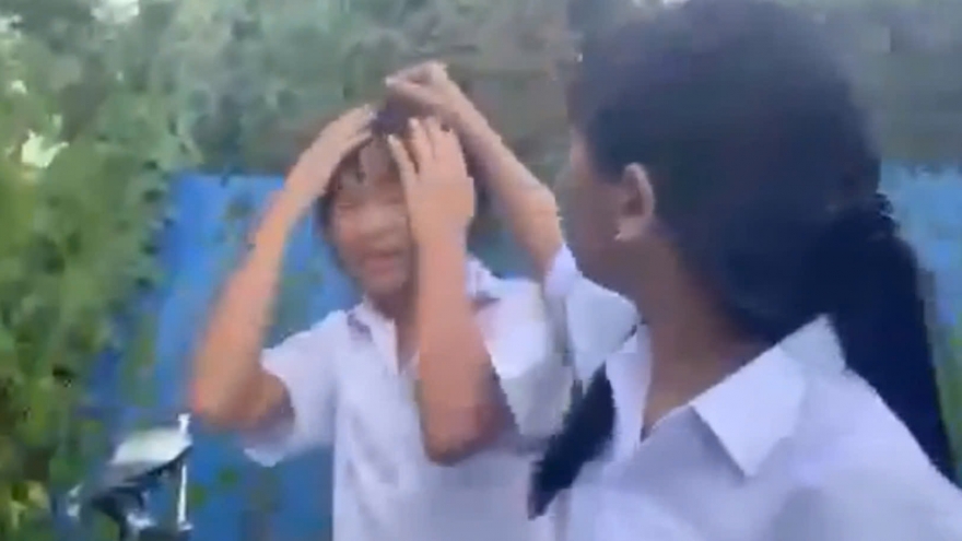 Tiền Giang: Lại có một nữ sinh THCS bị 2 nữ sinh khác đánh đập