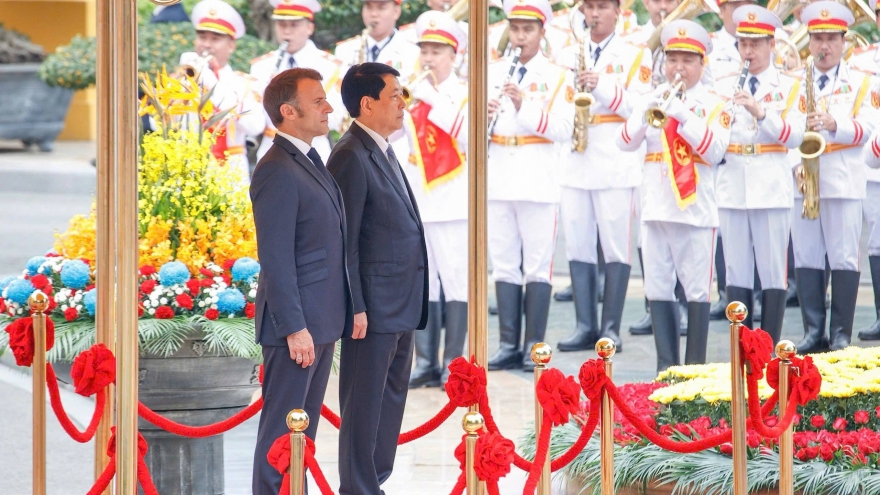 Chủ tịch nước Lương Cường chủ trì lễ đón Tổng thống Pháp Emmanuel Macron