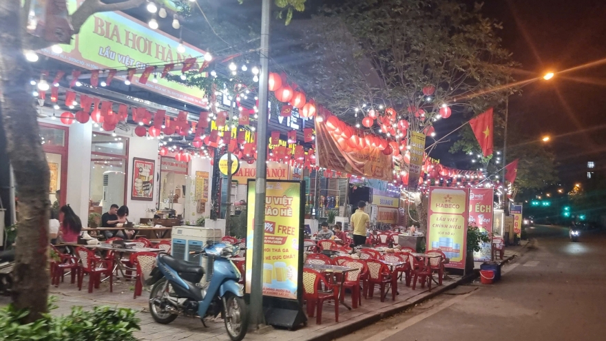 Phường Dương Nội (quận Hà Đông): Mở nhà hàng trên vỉa hè