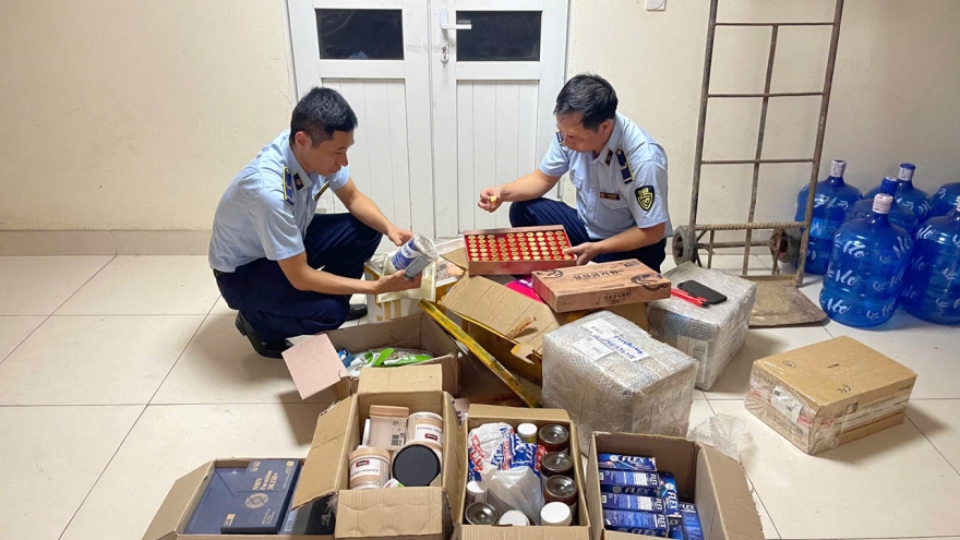 Quảng Ninh thu giữ 2 tấn thực phẩm và sữa bột không rõ nguồn gốc