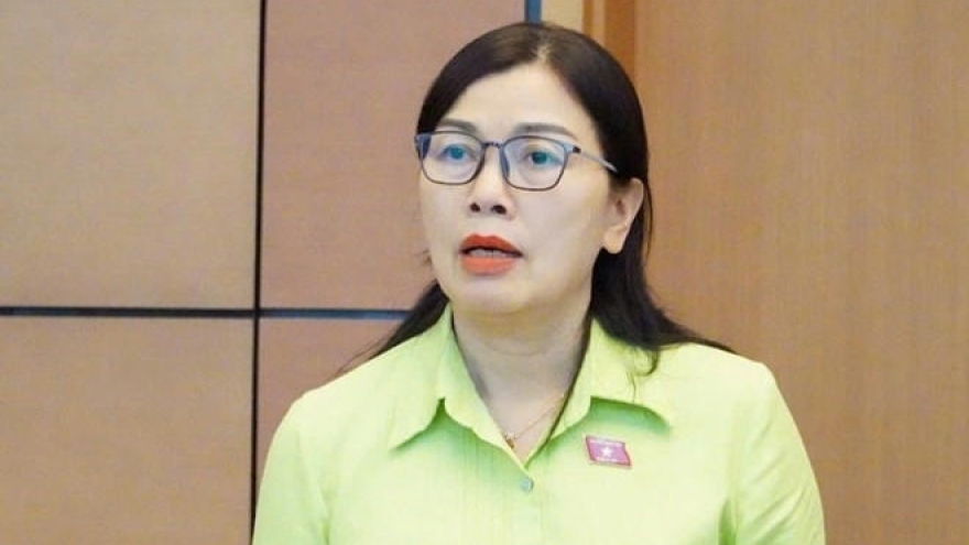 Thiếu tướng Nguyễn Thị Xuân nhận quyết định nghỉ hưu