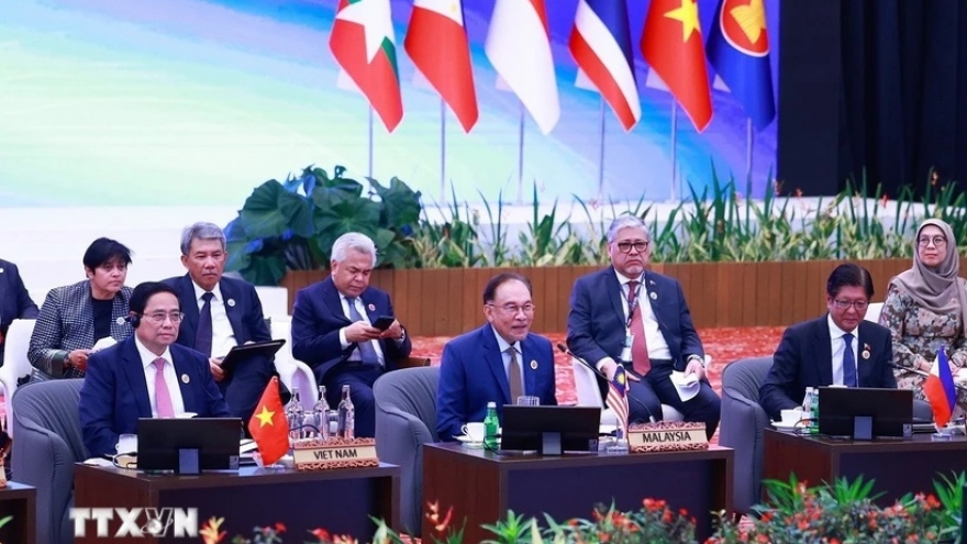 Lãnh đạo ASEAN đối thoại với thanh niên, nghị viện và doanh nghiệp