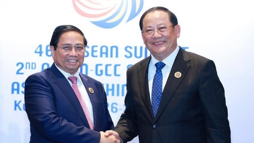 Thủ tướng: Thúc đẩy triển khai 2 dự án kết nối giao thông quan trọng với Lào
