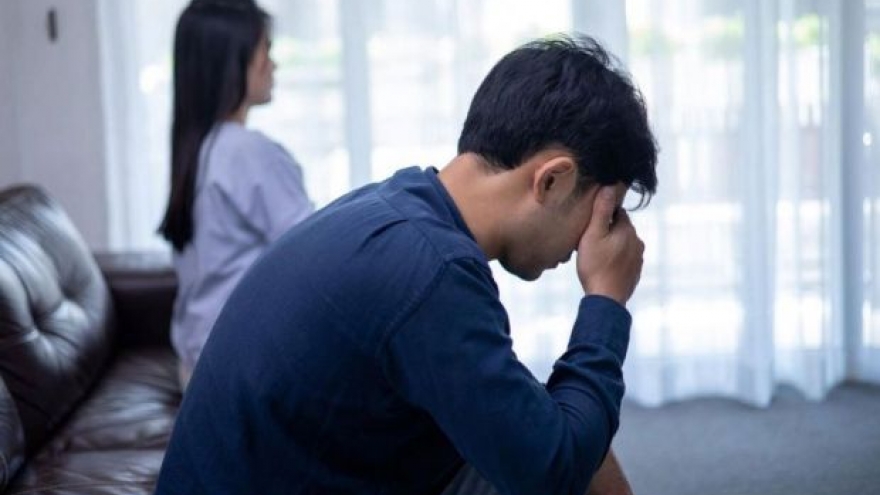 Bị phát hiện việc "bóc bánh trả tiền", từ đó vợ hay đay nghiến tôi