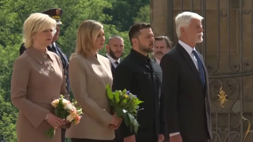 Tổng thống Ukraine thăm Séc, tăng cường quan hệ quốc phòng - quân sự song phương