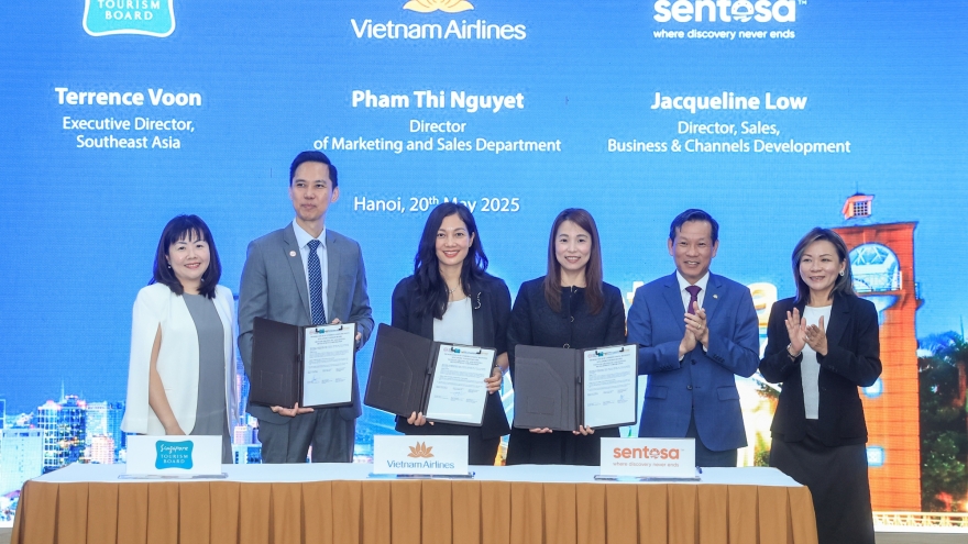 Vietnam Airlines bắt tay Tổng cục Du lịch Singapore và Sentosa hút khách Việt