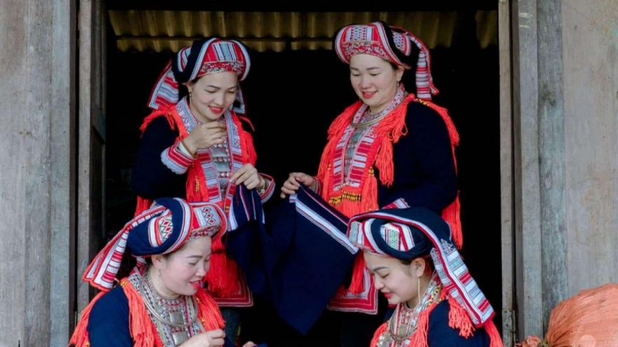 Sắc màu thổ cẩm Dao Đỏ ở Hoàng Su Phì