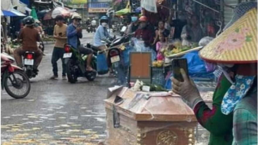 Truy tố nhóm người mang quan tài đòi nợ chủ hụi ở Bình Thuận