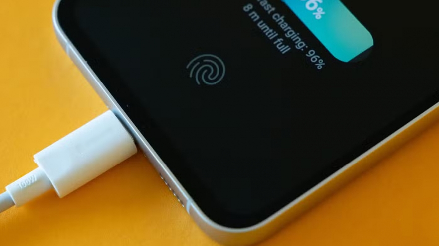 Cáp USB-C tác động đến tốc độ sạc điện thoại như thế nào?