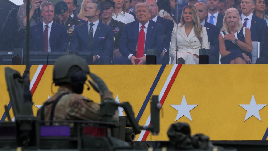 Binh lính, khí tài Mỹ duyệt binh đúng ngày sinh nhật ông Trump