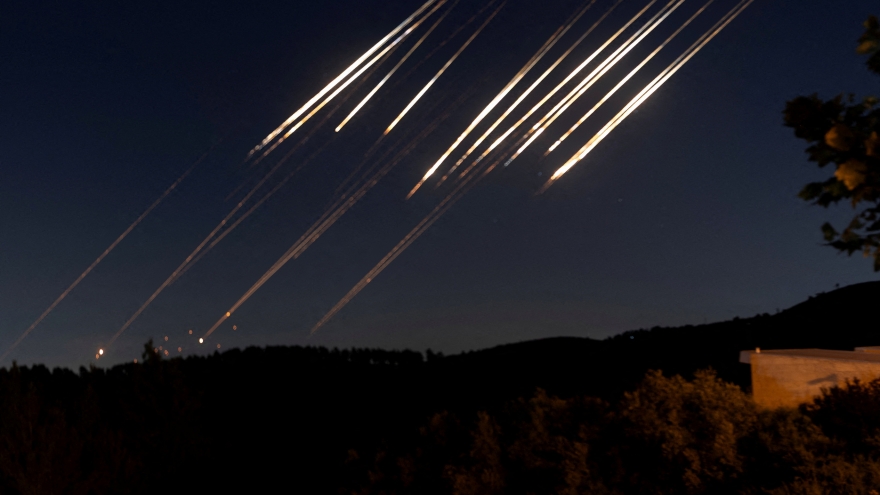 Iran tiếp tục tấn công đáp trả Israel; IDF tập kích hơn 150 mục tiêu tại Iran