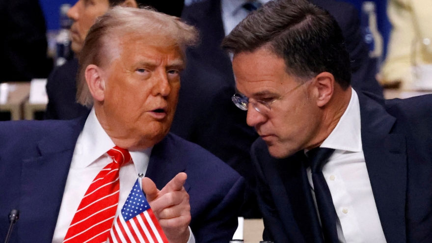 Tổng thống Trump đang đẩy “quả bóng” Ukraine sang cho châu Âu