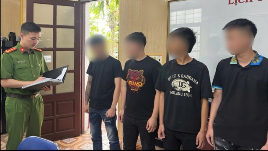 Khởi tố nhóm đối tượng mang hung khí hỗn chiến trong đêm ở Hải Dương