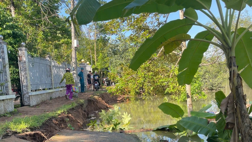 Hậu Giang xảy ra 18 điểm sụp đất, sạt lở bờ kênh tại huyện Châu Thành