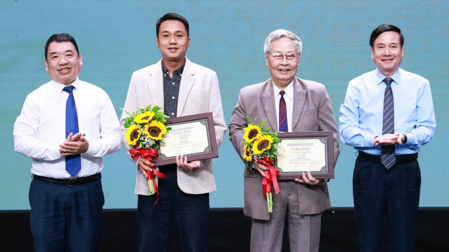 Tác giả 85 tuổi đoạt giải Nhất Cuộc vận động sáng tác văn học nghệ thuật về nghề báo