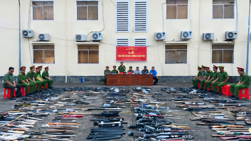 Bạc Liêu tiêu hủy hơn 1.300 vũ khí, công cụ hỗ trợ các loại
