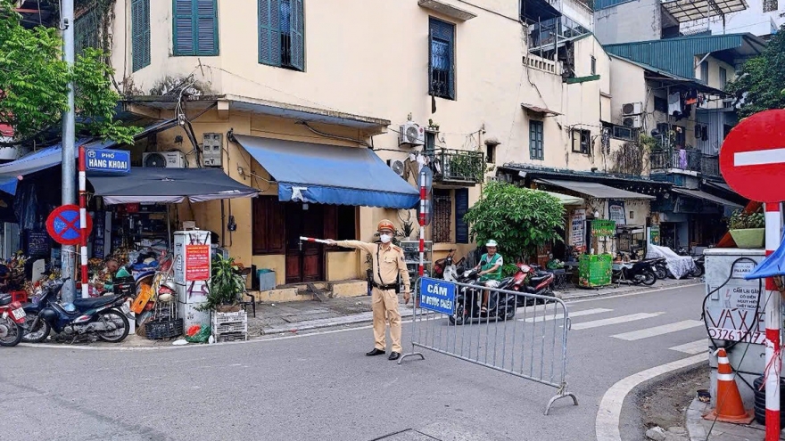 Không chú ý biển cấm, ngại đi xa: Bị phạt nặng, trừ điểm giấy phép lái xe