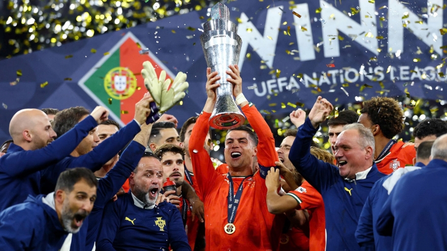 Ronaldo bật khóc khi giúp Bồ Đào Nha vô địch Nations League 2024/2025