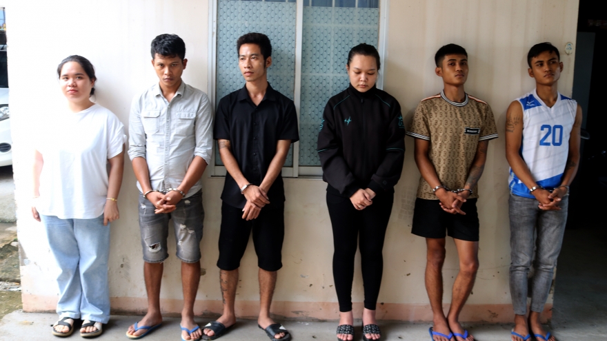 Tạm giữ hình sự chủ nhà nghỉ và 5 khách tàng trữ trái phép chất ma túy