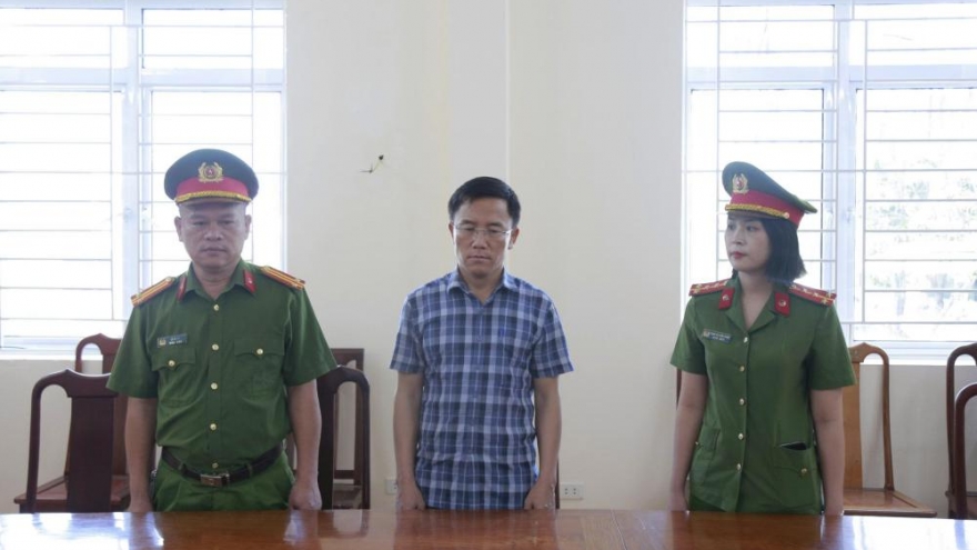 264 tấn xi măng hư hỏng ở Hà Tĩnh: Khởi tố, bắt nguyên Chủ tịch xã Lộc Yên