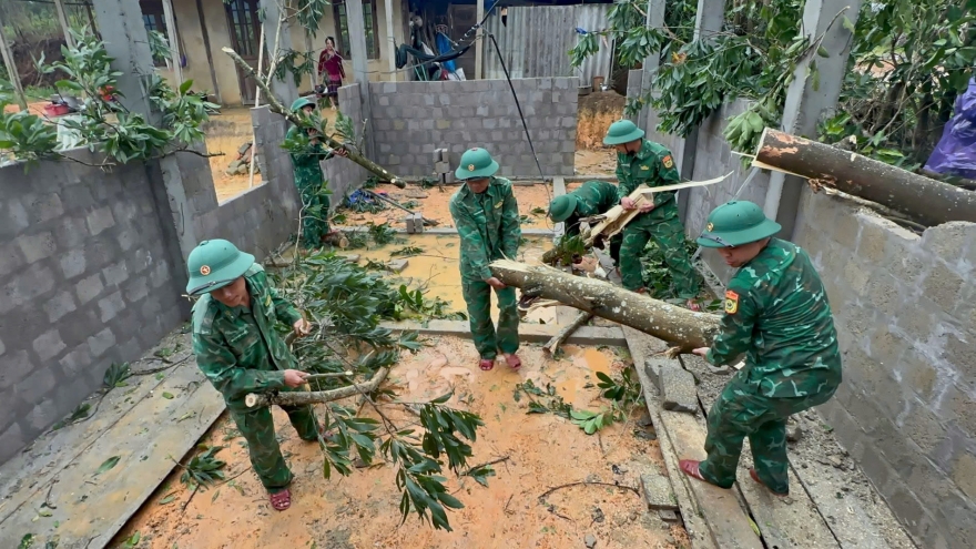 Dông lốc làm 53 nhà dân tại huyện A Lưới bị tốc mái