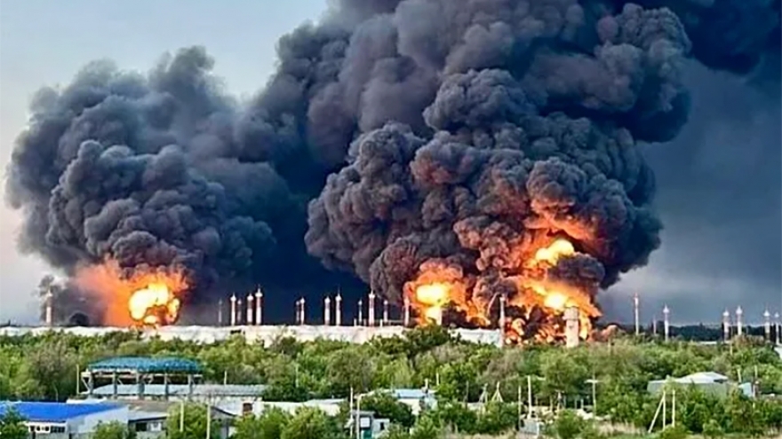 Ukraine tuyên bố "tấn công phủ đầu" vào các căn cứ không quân Nga
