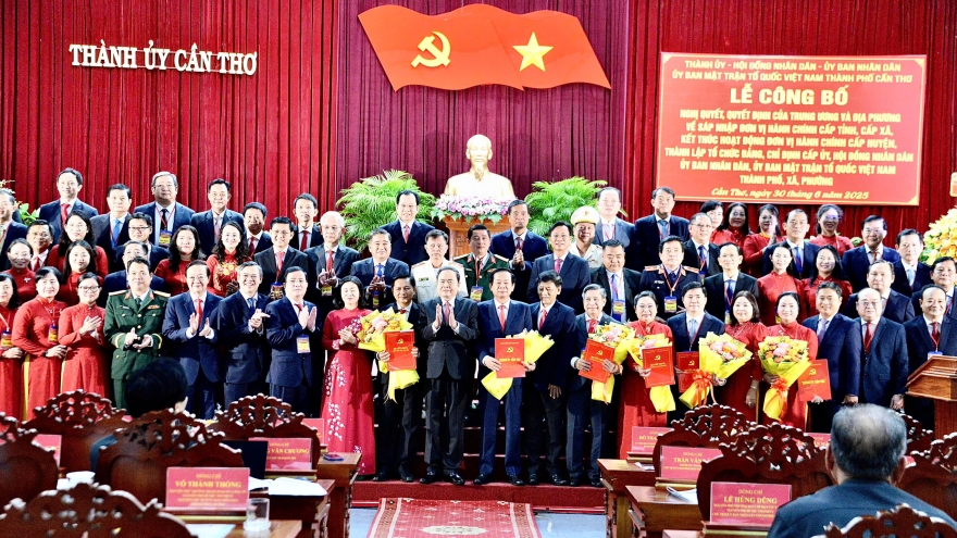 Chủ tịch Quốc hội khẳng định tầm nhìn mới, khơi dậy khát vọng vươn lên của thành phố Cần Thơ