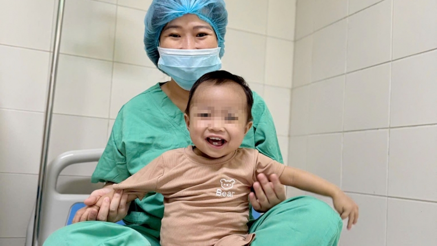 Bệnh nhi 15 tháng tuổi được ghép gan thành công tại Bệnh viện Trung ương Huế