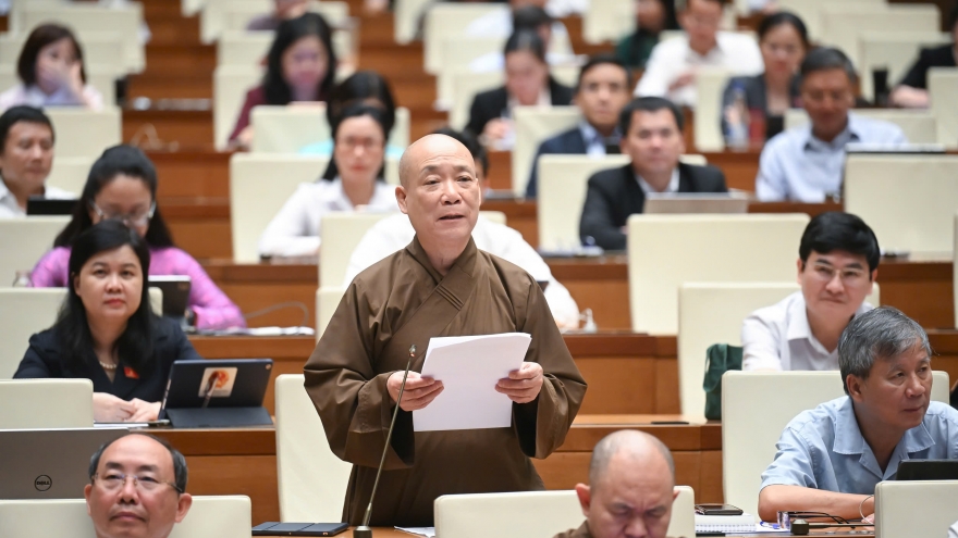 ĐBQH mong "trẻ em được uống sữa thật, người bệnh được dùng thuốc thật"
