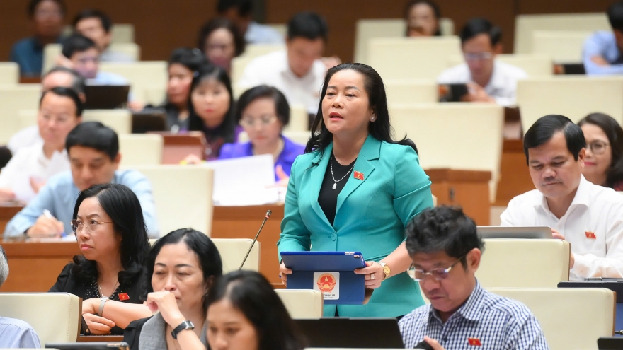 Đại biểu quốc hội chất vấn giải pháp ổn định thị trường vàng, bất động sản