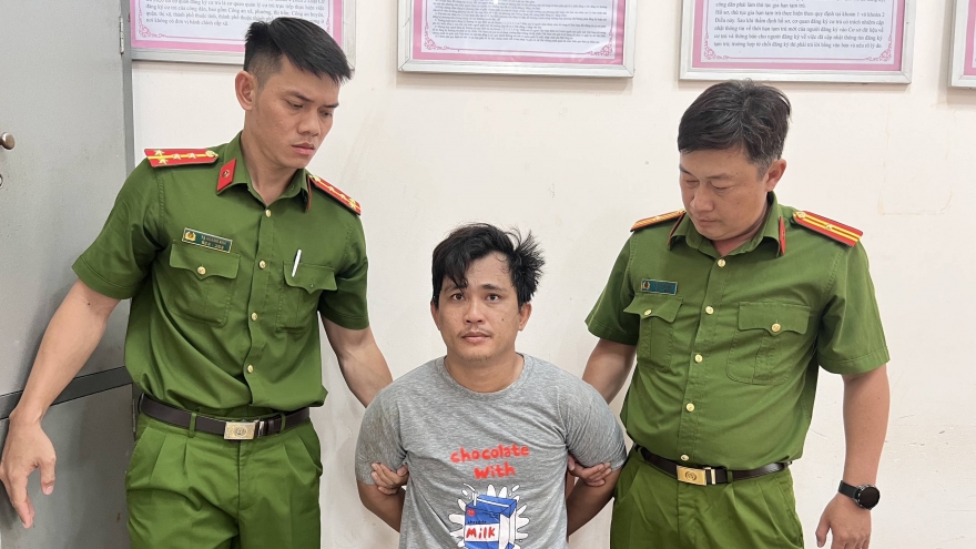 Khởi tố vụ người đàn ông đánh mẹ, đâm lực lượng chức năng