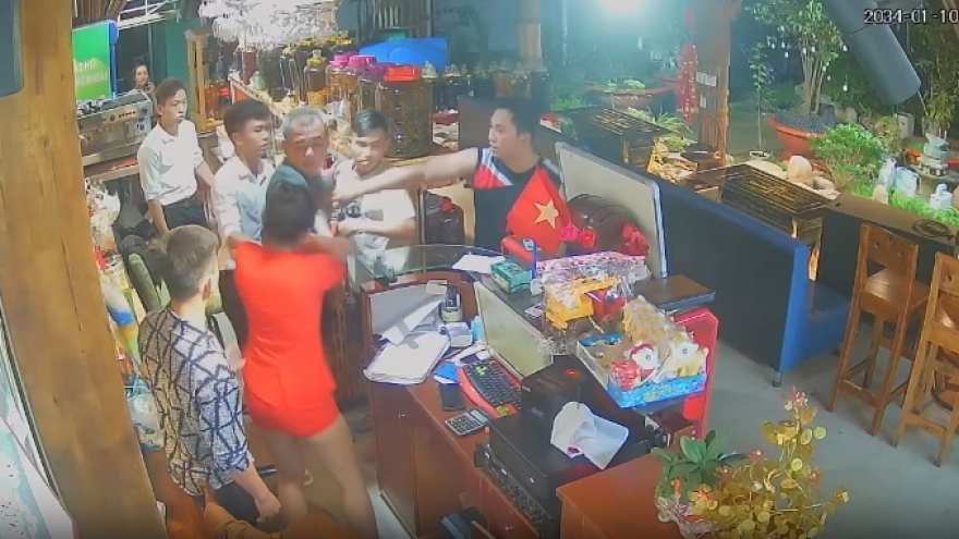 Điều tra vụ chủ nhà hàng bị khách dùng dao đâm ở Tiền Giang