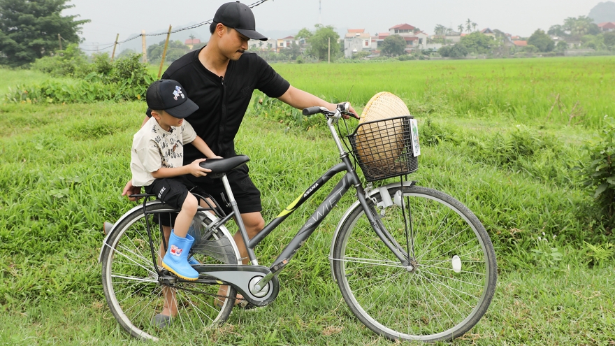 Diễn viên Duy Hưng không ngại thừa nhận: Vẫn cần roi vọt để dạy con