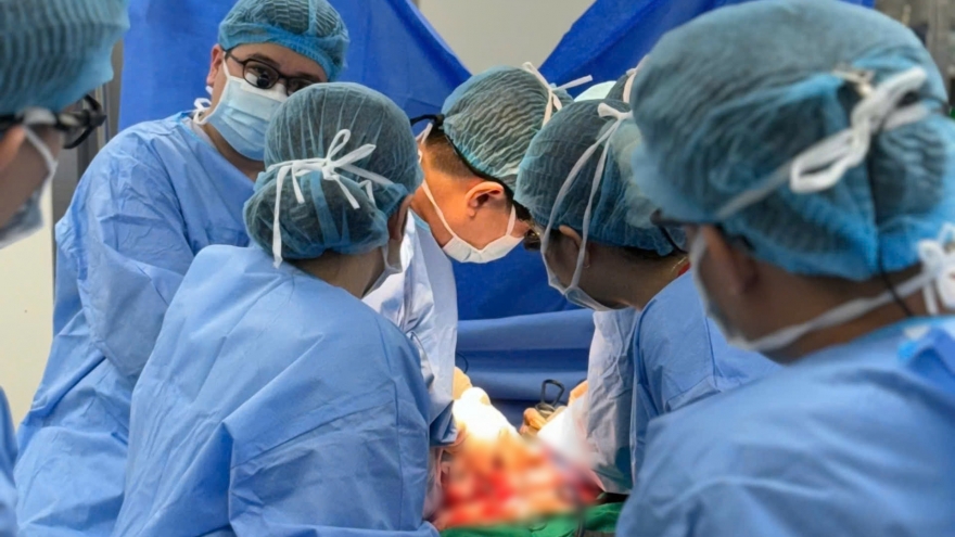 Ca ghép gan xuyên đêm nối dài sự sống cho quân nhân bị ung thư