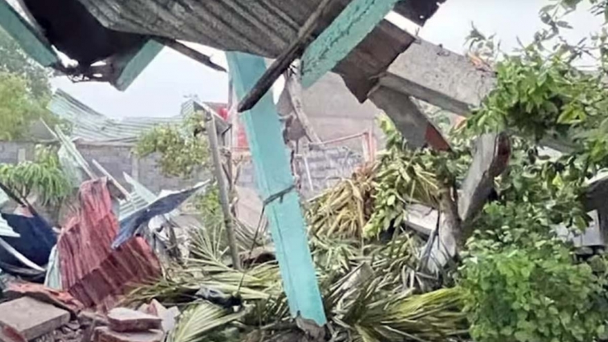 Bản tin tổng hợp: Hai bà cháu tử vong do mưa lớn làm sập hàng rào ở Long An