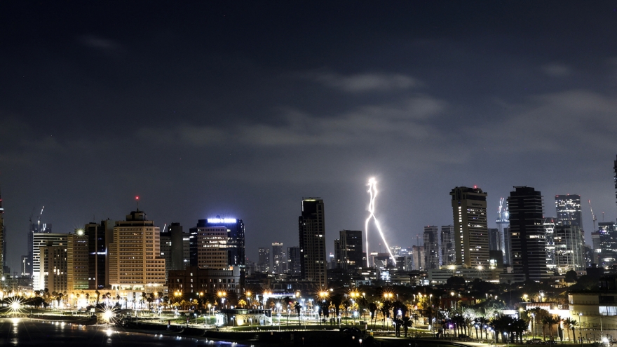 Ông Trump đã đưa ra đề nghị Israel và Iran ngừng bắn