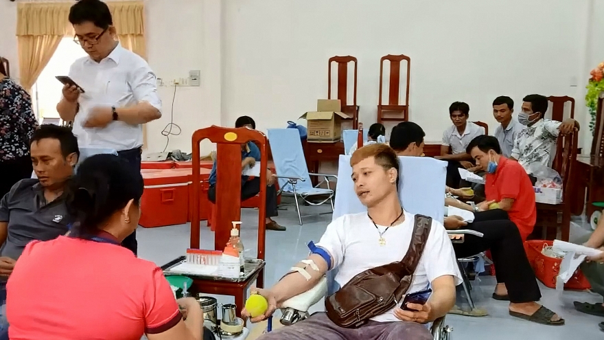 Người thợ cắt tóc Khmer với trái tim nhân ái